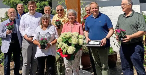 Doris Eickemeyer erhält die Ronnenberger Blume
